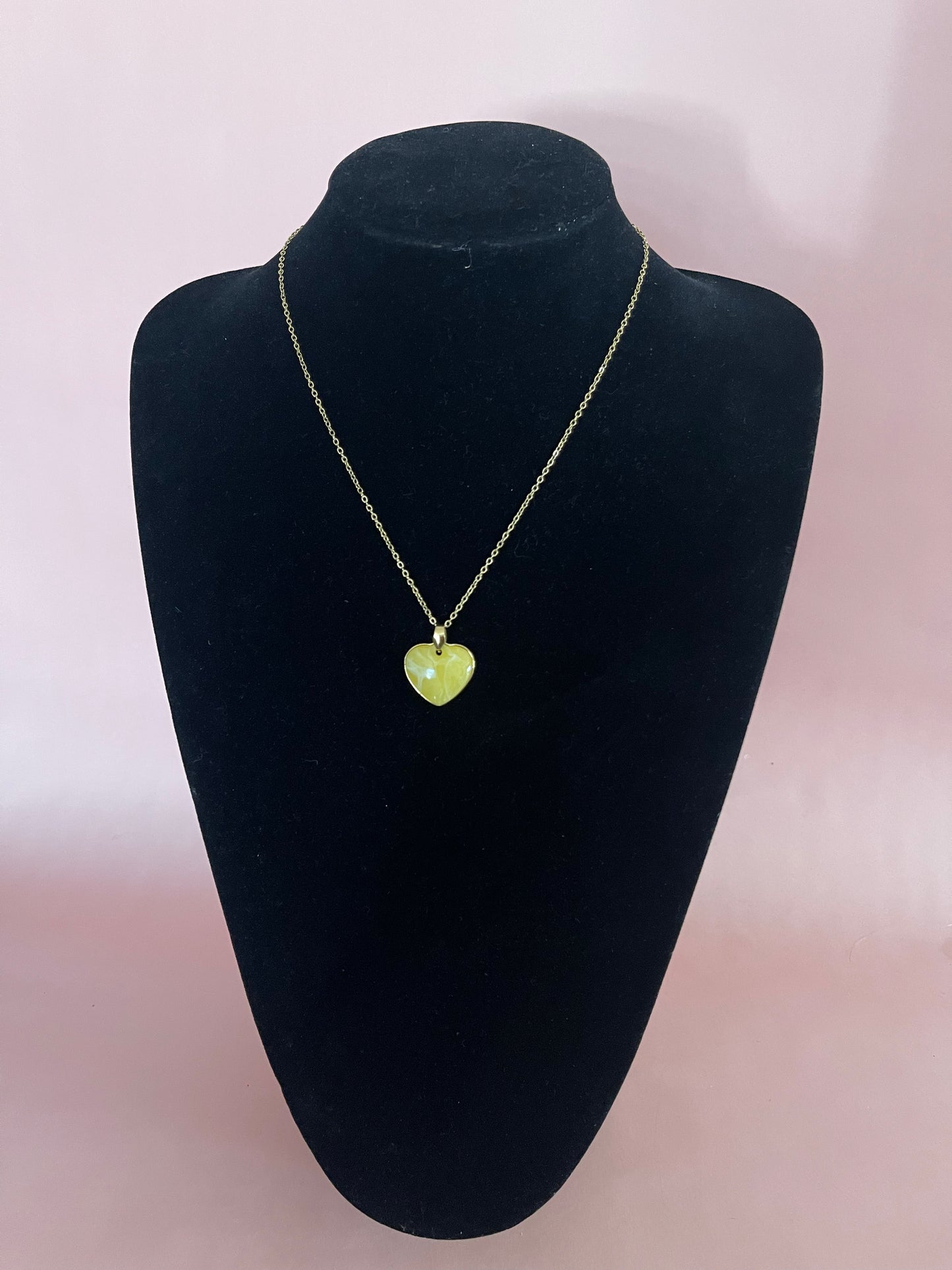 Collar Corazón Glaseado Amarillo